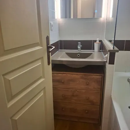 Renove, Super Equipe Avec Vue Magnifique * Saint-Raphael (Var)
